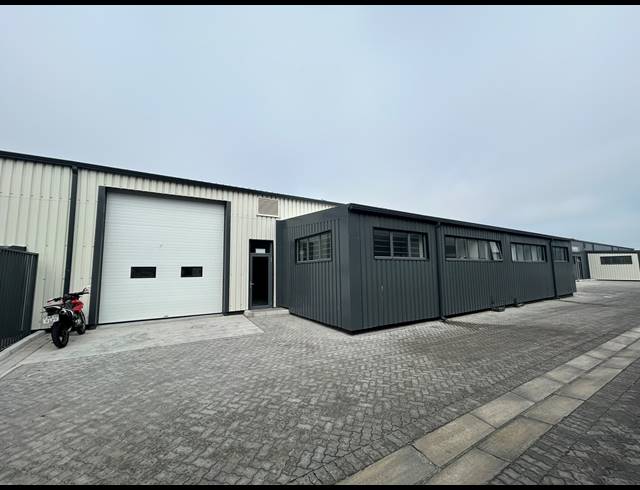 444M² WAREHOUSE TO LET IN RETREAT